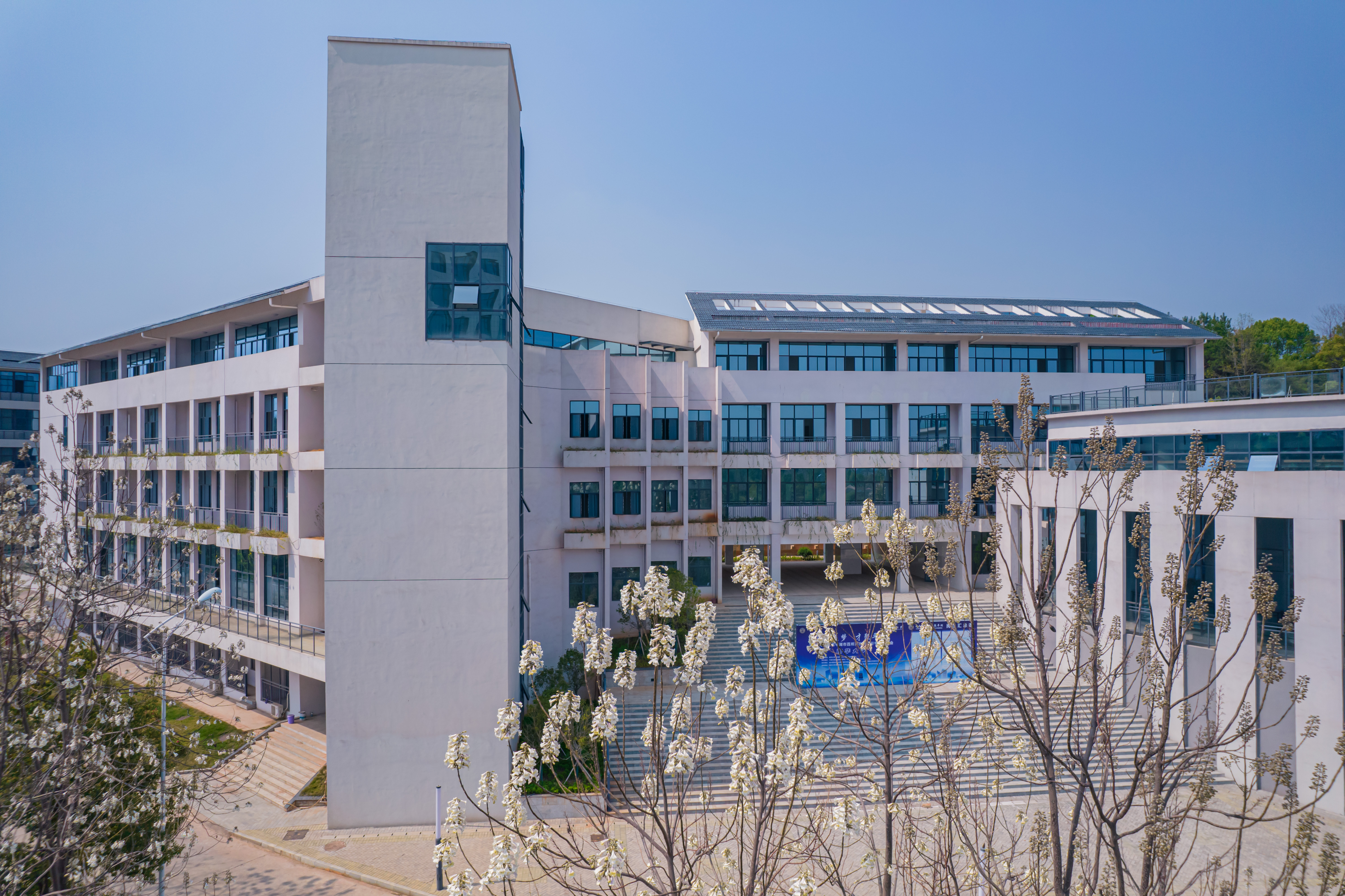 365英国上市公司